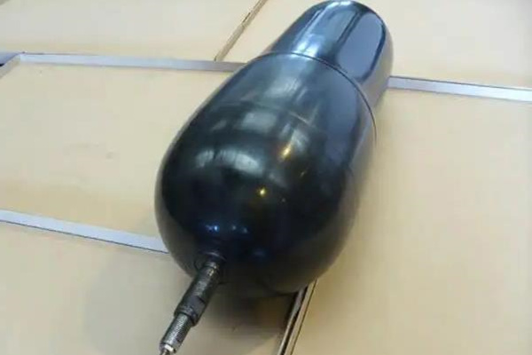 蓄能器里面的液壓油有哪些污染與危害？